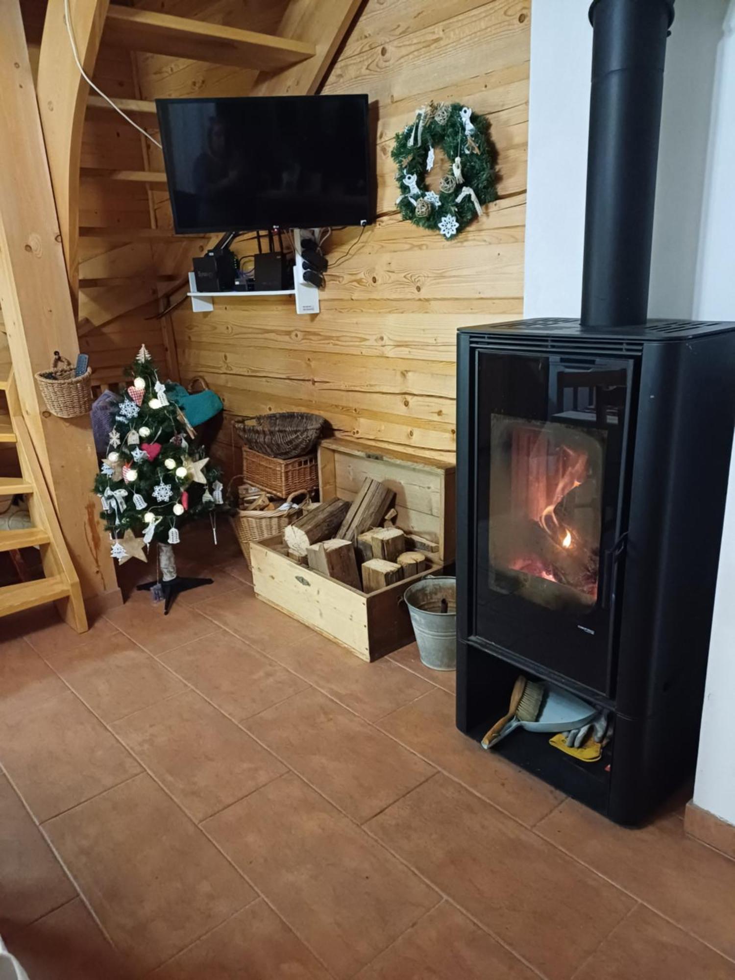 ŽiarDrevenica Zapadne Tatry S Kupacou Kadou A Krbomアパートメント エクステリア 写真